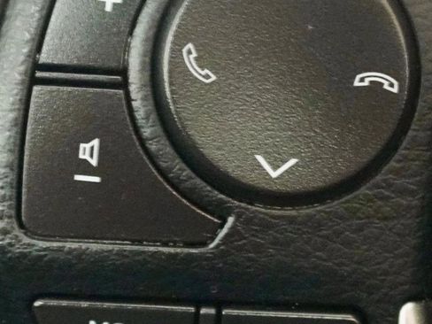 Used 2017 Toyota RAV4 SE image 28