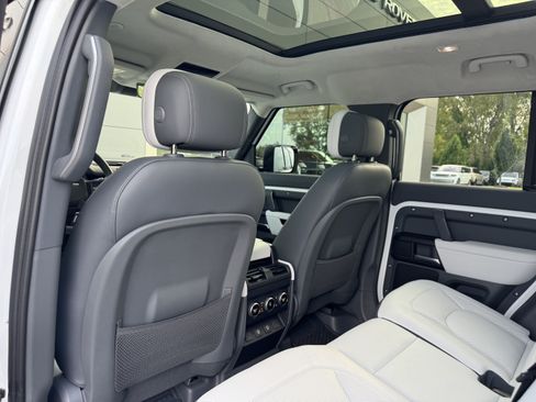 Certified 2025 Land Rover Defender 110 V8 AWD/4WD image 28