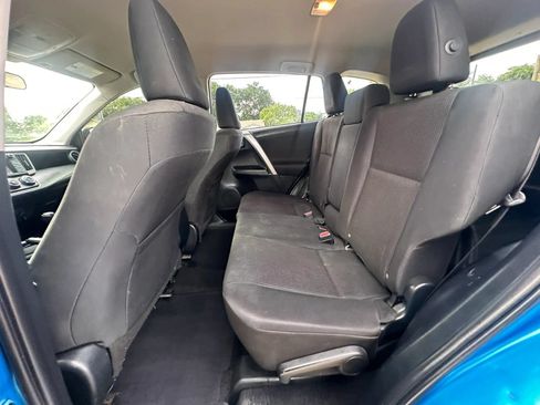 Used 2018 Toyota RAV4 LE FWD image 16