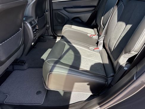 New 2026 Jeep Grand Cherokee Altitude image 19