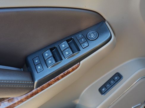 Used 2017 Chevrolet Suburban Premier image 17