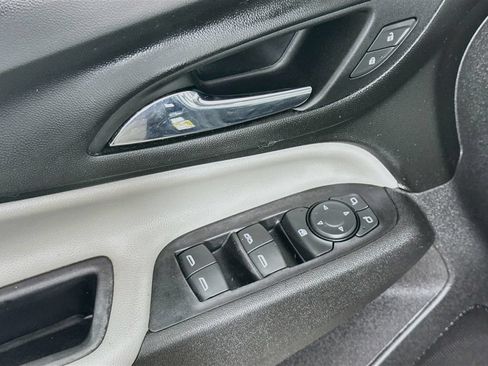 Used 2020 Chevrolet Equinox LS AWD/4WD image 19