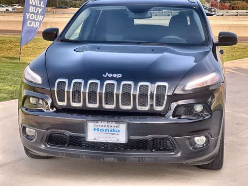 Used 2018 Jeep Cherokee Latitude FWD image 7