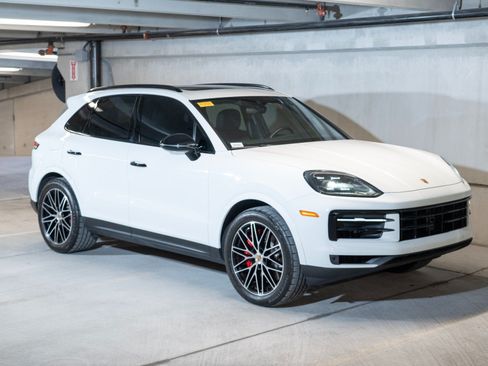 Certified 2024 Porsche Cayenne S AWD/4WD image 7