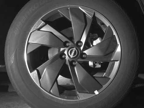 Used 2025 Nissan Rogue SV AWD/4WD image 13