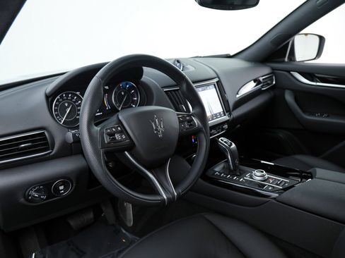 Certified 2023 Maserati Levante GT AWD/4WD image 17