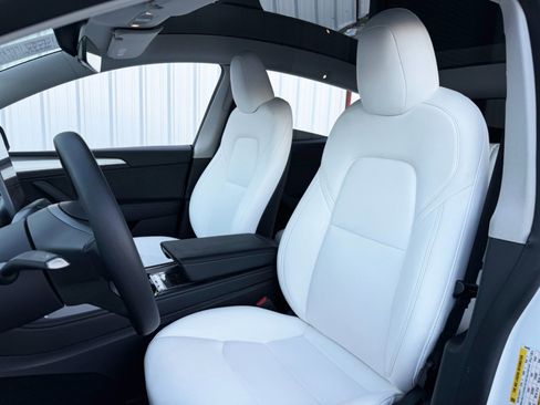 Used 2023 Tesla Model Y Performance image 39