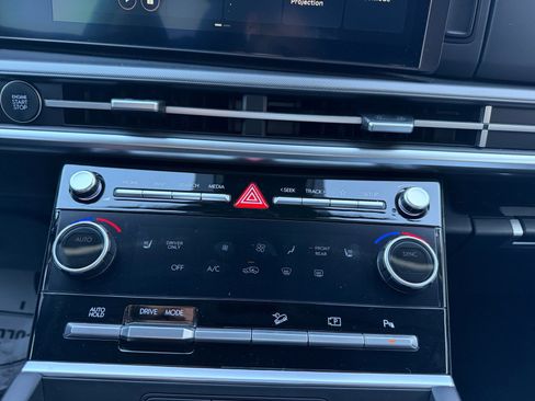 Certified 2025 Hyundai Santa Fe SEL image 12