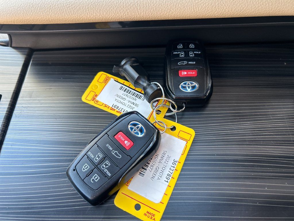 Certified 2022 Toyota Sienna Limited AWD/4WD image 23