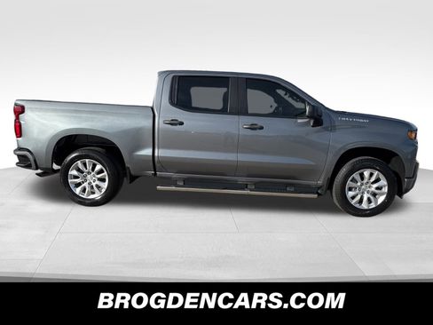 Used 2022 Chevrolet Silverado 1500 Custom image 2
