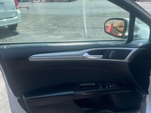 Used 2019 Ford Fusion SE FWD image 22