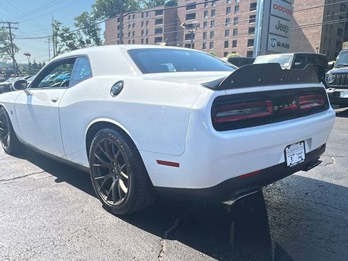 Used 2016 Dodge Challenger R/T Scat Pack RWD image 7