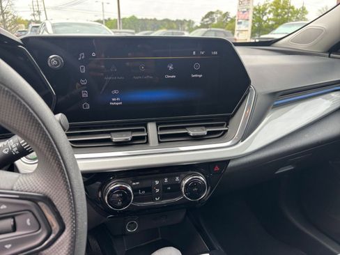 Used 2025 Chevrolet Trax LT image 21