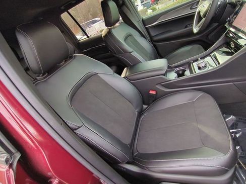 New 2026 Jeep Grand Cherokee Altitude AWD/4WD image 39