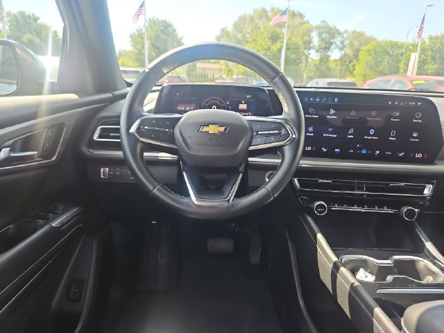 Used 2024 Chevrolet Traverse LT FWD image 14