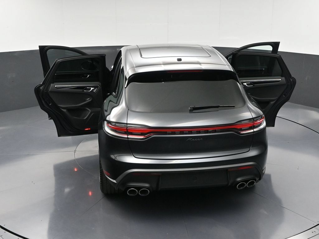 Certified 2026 Porsche Macan AWD/4WD image 35