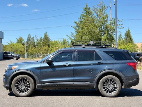 Used 2022 Ford Explorer XLT w/ Equipment Group 202A AWD/4WD image 2