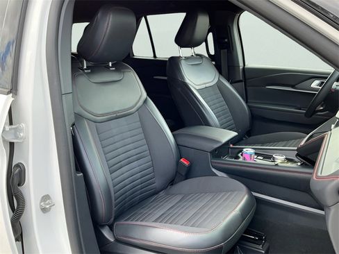 Certified 2025 Ford Explorer ST-Line w/ ST-Line Street Pack image 35