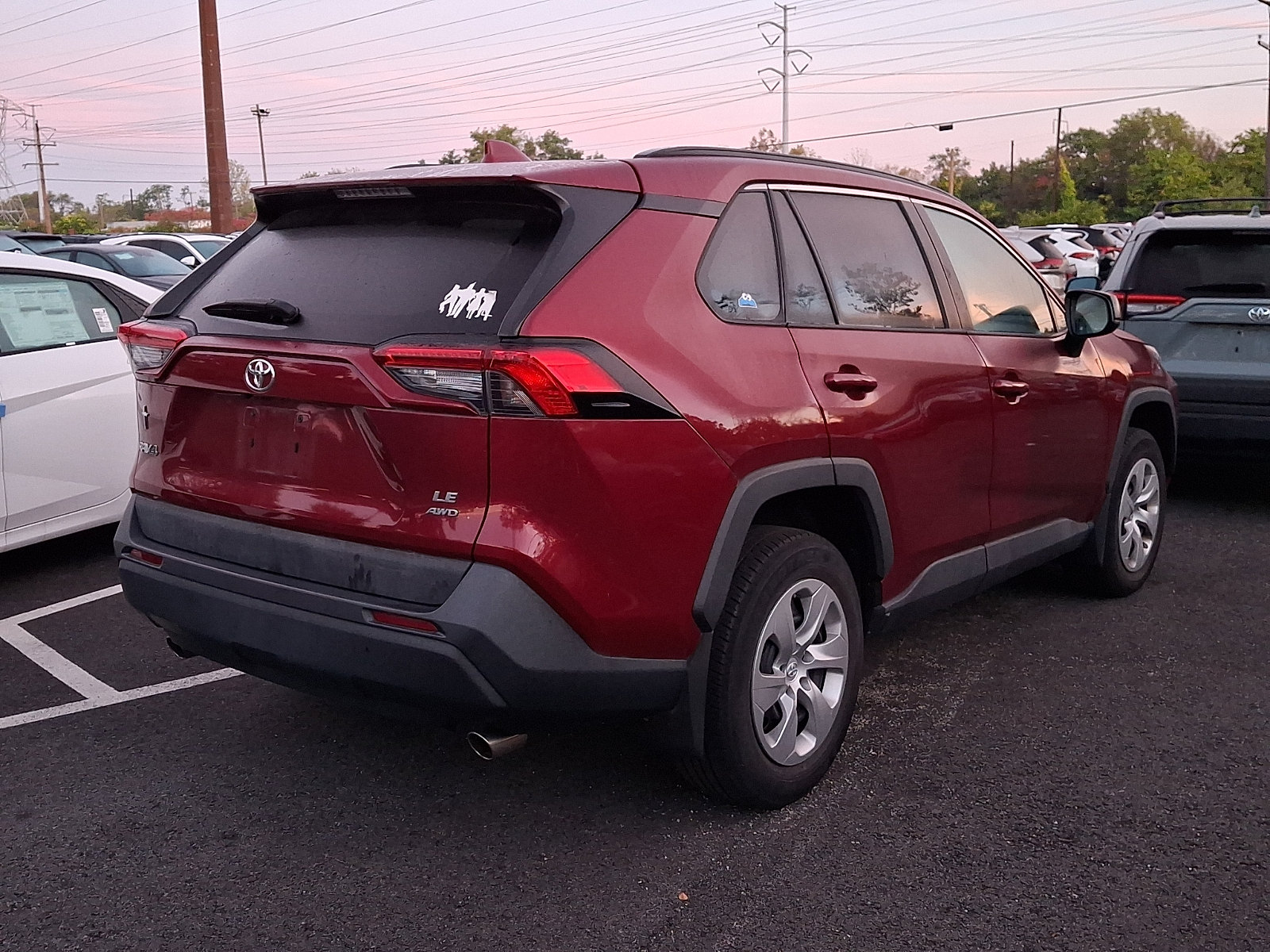 Used 2021 Toyota RAV4 LE AWD/4WD image 4