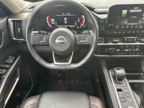 Used 2023 Nissan Pathfinder Platinum w/ Cargo Package image 14