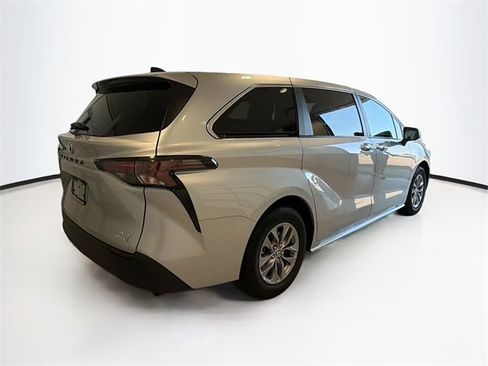 Certified 2024 Toyota Sienna XLE image 5