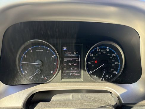 Used 2018 Toyota RAV4 LE image 14