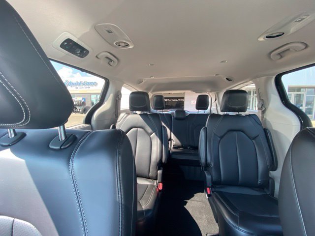 Used 2023 Chrysler Pacifica Touring-L FWD image 34