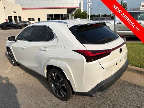Used 2022 Lexus UX 200 w/ Premium Package FWD image 6