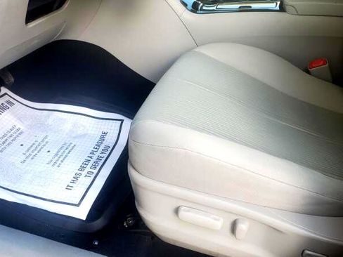 Used 2012 Toyota Venza LE image 26