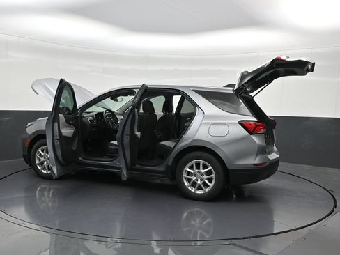 Used 2023 Chevrolet Equinox LS FWD image 34