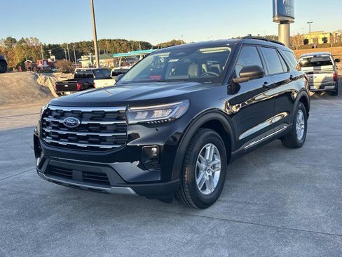 New 2025 Ford Explorer Active w/ Active Comfort Package image 3