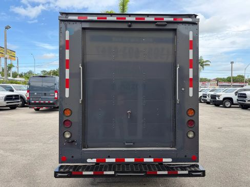 Used 2021 Ford Transit 350 DRW RWD image 4