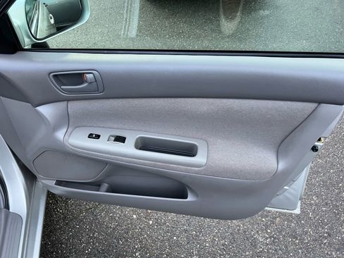 Used 2004 Toyota Camry LE image 17
