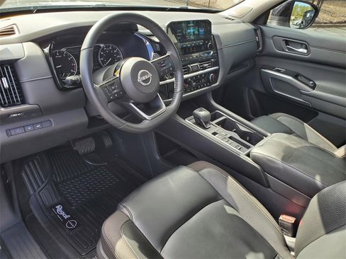 Used 2022 Nissan Pathfinder SL w/ SL Premium Package image 16