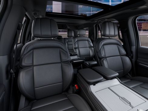 New 2027 Lincoln Navigator Reserve w/ Jet Appearance Package AWD/4WD image 10