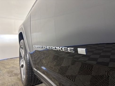 Certified 2023 Jeep Grand Cherokee Limited w/ Luxury Tech Group II image 25