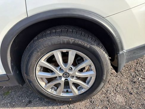 Used 2018 Nissan Rogue SV image 17