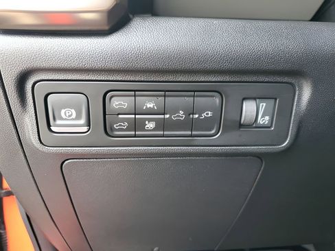 Certified 2025 GMC Hummer EV 2X image 33