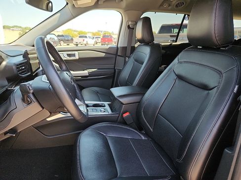 Used 2024 Ford Explorer Limited image 7