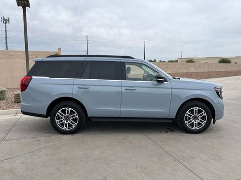 Used 2025 Ford Expedition Active AWD/4WD image 4
