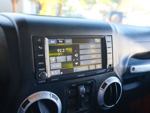 Used 2015 Jeep Wrangler Unlimited Sahara AWD/4WD image 18