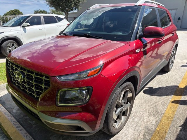 Used 2024 Hyundai Venue SEL FWD image 1