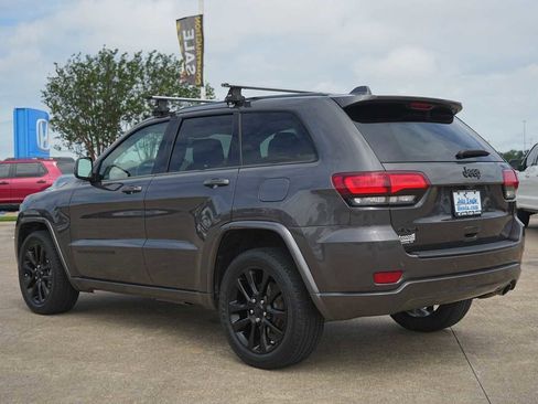 Used 2018 Jeep Grand Cherokee Altitude AWD/4WD image 4