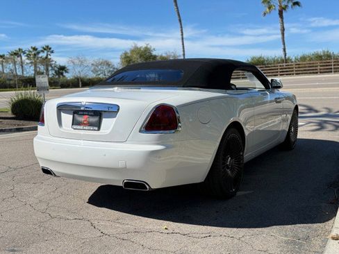 Used 2018 Rolls-Royce Dawn image 11