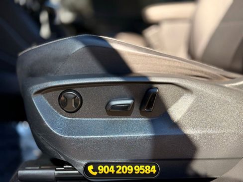 Used 2021 Volkswagen Tiguan SE FWD image 17