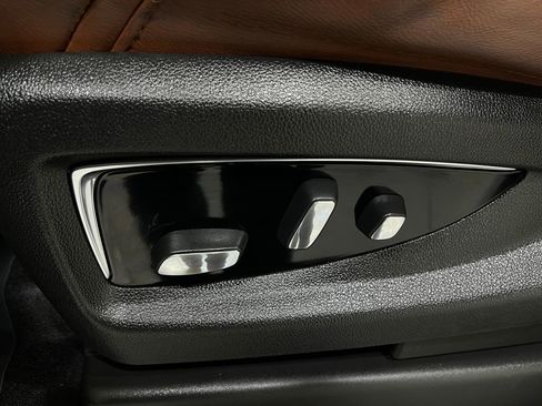 Used 2018 Cadillac Escalade Premium Luxury image 20