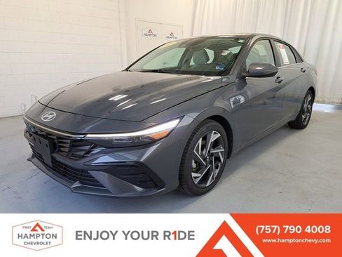 Used 2025 Hyundai Elantra Limited FWD image 1