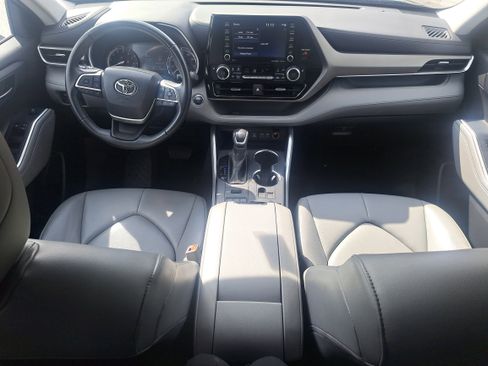 Used 2022 Toyota Highlander XLE image 15