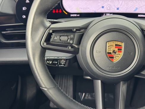 Used 2023 Porsche Taycan 4S w/ Technology Package image 21