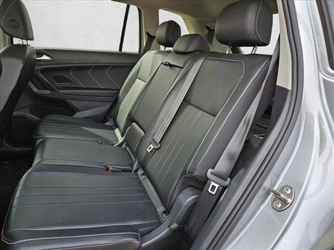 Used 2023 Volkswagen Tiguan SE w/ Panoramic Sunroof Package image 21